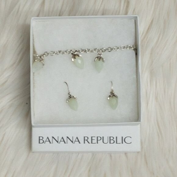 Banana Republic Acorn Charm Detail Set - Picture 1 of 3